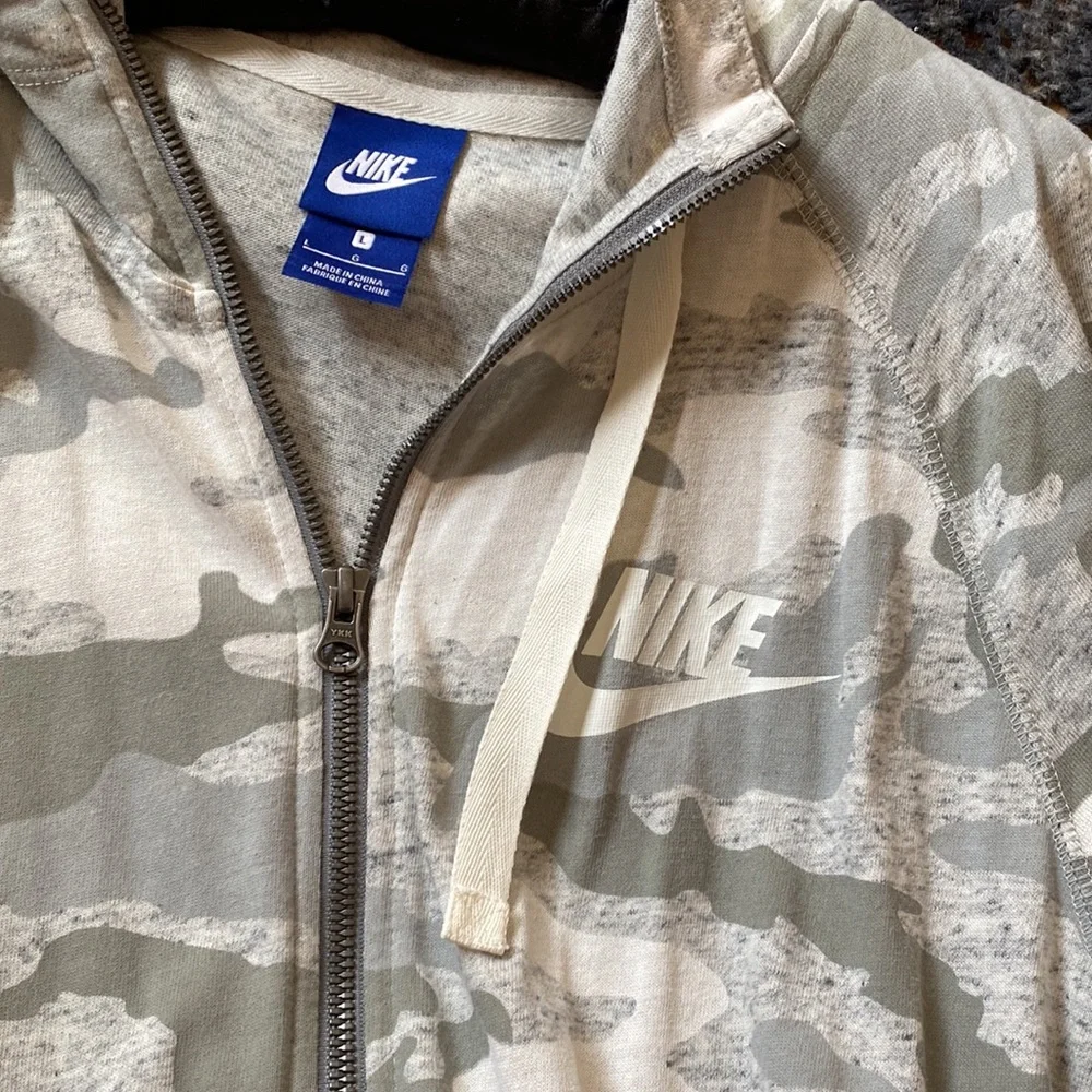 Nike hoodie with zipper size L - Picture 2 of 4